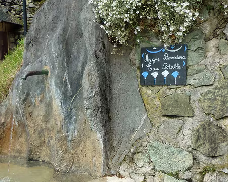 PXL045 ... n'avait rien d'autre que de .....