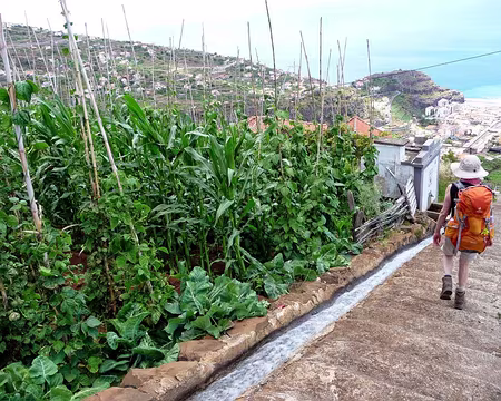 PXL053 J7-Levada do Lombo : Eau gratuite dispo pour arrroser les jardins de Ribeira Brava