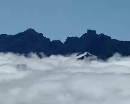 PXL058 J8 - Vue du Pico Ruivo do Paul da Serra (1639m) : Mer de nuages bloquée au Nord