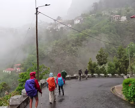 PXL084 J12-Levada do Curral : Départ sous la pluie