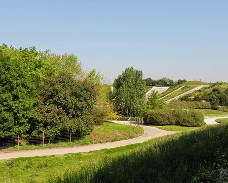 PXL006 ...situés dans le Parc Georges Valbon, anciennement le Parc de la Courneuve...