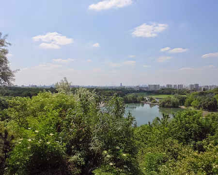 PXL016 Au loin Paris depuis le Belvédère