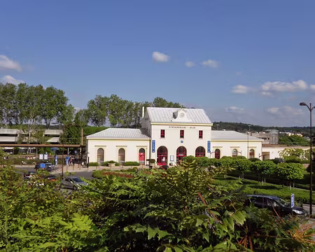 PXL022 Gare de Fontainebleau. Merci à Geneviève, Julie et Dominique.