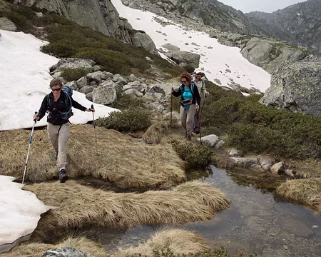 FM9A0887 Recherche permanente d’itinéraire entre l’eau et les névés