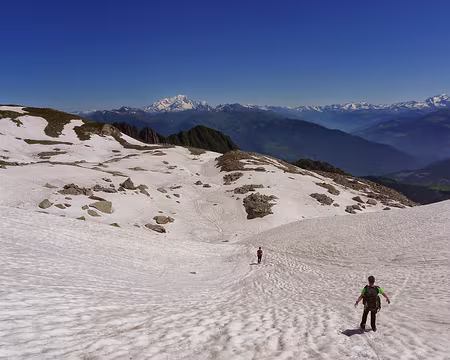 DSC02875d De l'autre côté du col. Au loin : le Mont Blanc (évidemment !)
