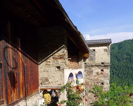 DSC03069b Fin de randonnée à Bonneval, petit village fleuri de la Lauzière (ne pas confondre avec Bonneval-sur-Arc, en Vanoise).