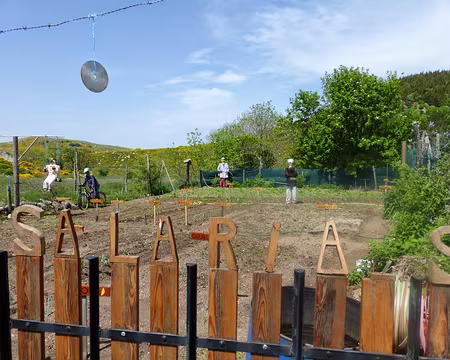 PXL032 A défaut d'habitant, on les crée et ils peuplent les jardins.