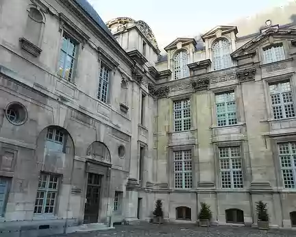 PXL021 Cour de l'Hôtel-Lamoignon