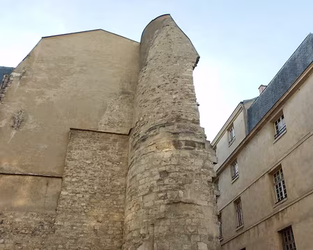 PXL025 Enceinte de Philippe-Auguste. Restes de la tour Montgomery de la poterne St-Paul, fin XIIè s.