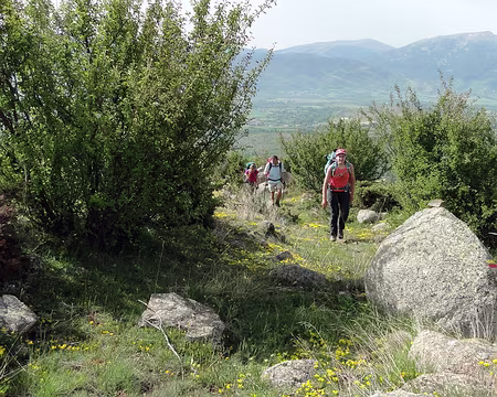 DSC02290b Nous montons à pied vers le col de Bena