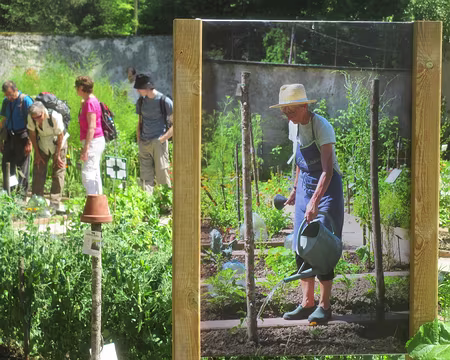PXL041 les cafistes et la jardinière