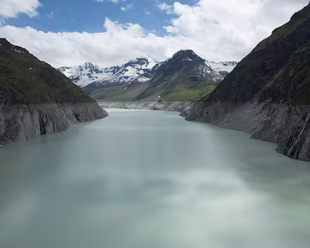 FM9A1557 Aujourd'ui il n'y a que 123 millions de mètres cubes d'eau sur les 400 que peut contenir la retenue