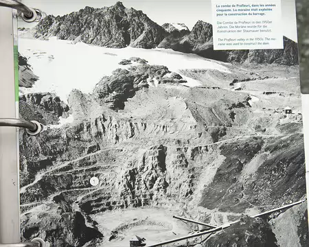 FM9A1742 La combe de Prafleuri, dans les années cinquante. La moraine était exploitée pour la construction du barrage