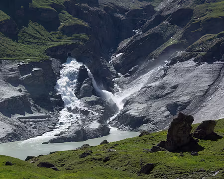 FM9A1887 L'eau captée dans une zone qui s'étend jusqu'au mont Cervin arrive ici