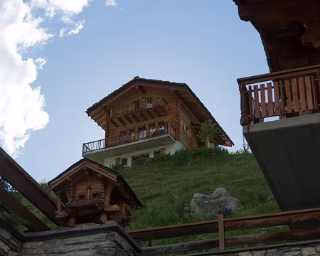 FM9A2114 Chalets petits et grands