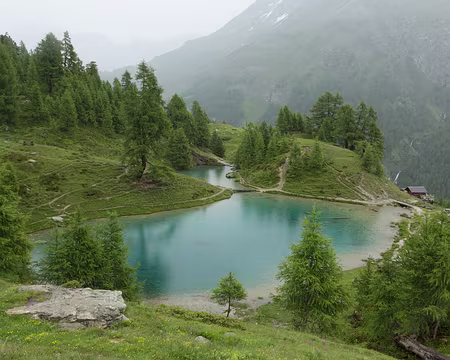 FM9A2307 Le lac Bleu sous la pluie