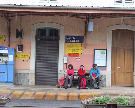 76_IMG_7733 En attendant un train... ou un car... de nouveau sous la pluie !