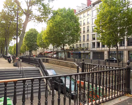 PXL004 Escaliers Saint-Martin, le boulevard St-Martin a été aménagé sur l'enceinte de Charles V.