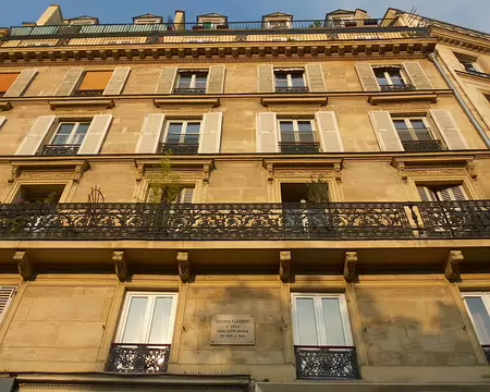 PXL010 Flaubert (1821-1880) vécut dans cette maison de 1856 à 1869, Boulevard du Temple..