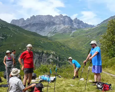 PXL023 Pause dans la montée au col du Brévent.