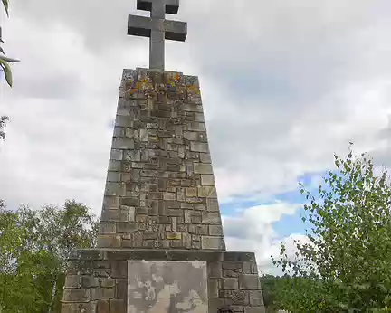 PXL019 Le Monument de la Résistance en haut de la Roche au Four.