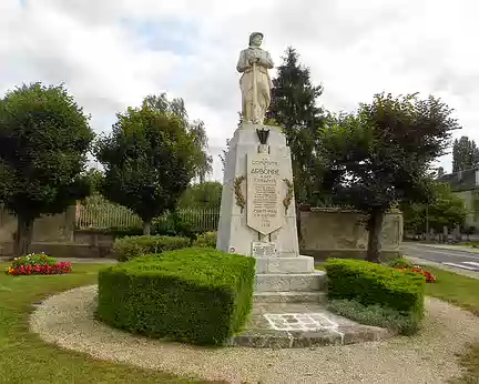 PXL028 Monument aux Morts d'Arbonne-la-Forêt
