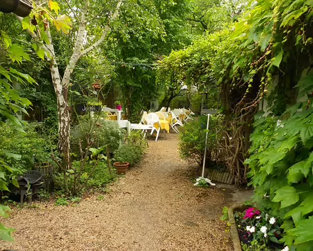 PXL009 jardin d'une guinguette