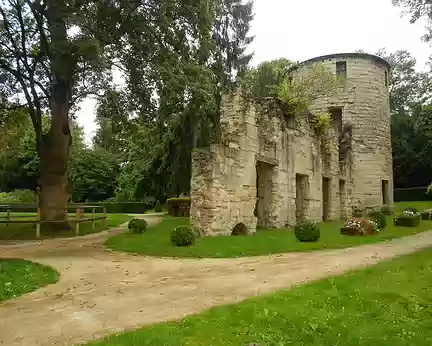PXL016 Tour Rabelais dans le parc de l'Abbaye, St-Maur-des-Fossés