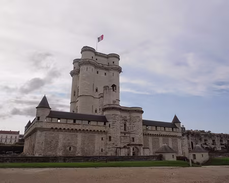 PXL031 Le donjon haut de 50 mètres.