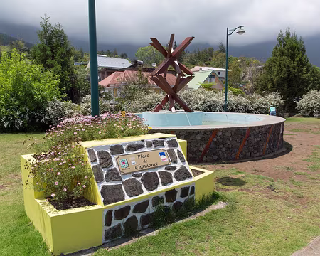 FM9A0868 Et la place de Chamonix � Cilaos (un mois plus tard � La R�union)