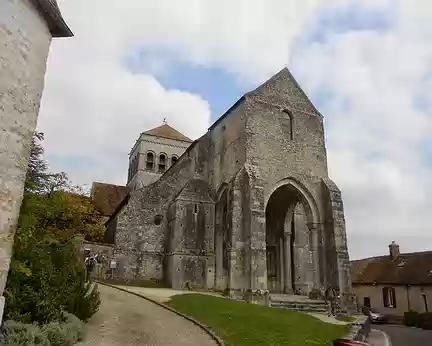 PXL010 Eglise Saint-Loup, de style roman des XIè et XIIè s., Saint-Loup-de-Naud.