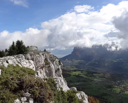 Vue sur le sommet du Mont Outheran Vue sur le sommet du Mont Outheran