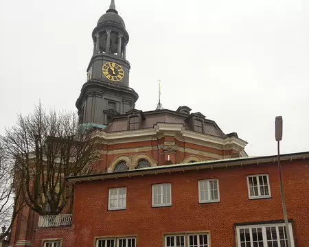 PXL017 le clocher de l'église Saint-Michel.