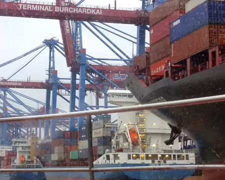 PXL025 balade en bateau dans le port