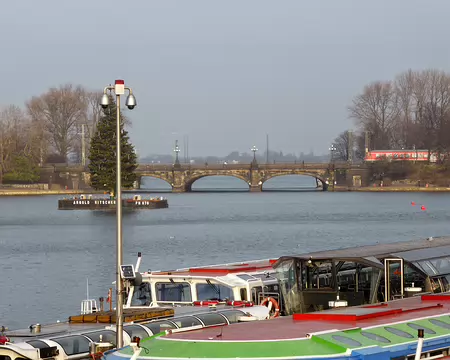 PXL136 rayon de soleil sur le petit lac