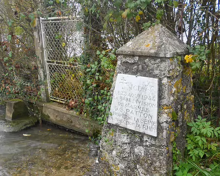 PXL012 "Ici le 23 août 1944 la 3ème division de l'Armée G.S. Patton traverse lea Seine en direction du Rhin"