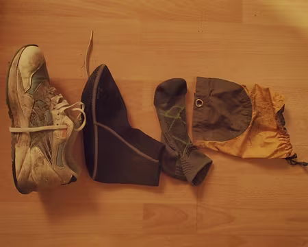 PXL000 Tenue préconisée pour cette rando aquatique en eau froide : vieilles tennis, chausons néoprène 2mm, chaussettes, guêtres et 2 collants l'un sur l'autre