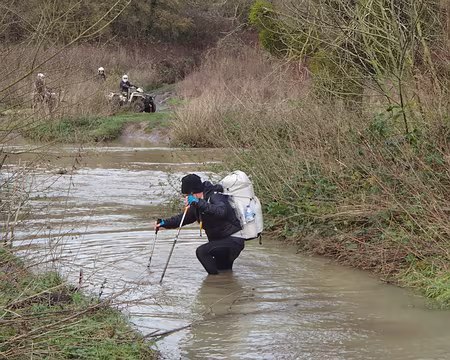 PXL007 C'est vraiment profond, l'eau est monté de plus d'1 mètre depuis ma reco du 22 novembre ; le gué est infranchissable et l'itinéraire sera modifié pour éviter...