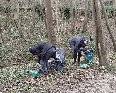 PXL035 Changement de tenue pour passer dans le tunnel du ruisseau
