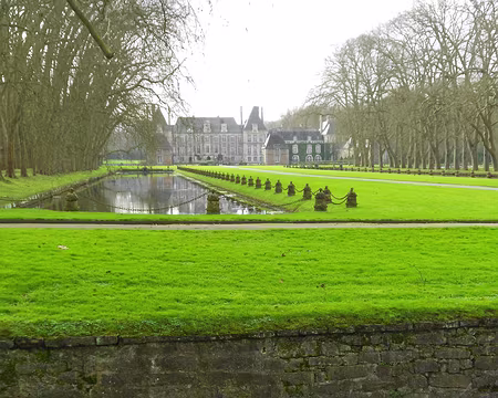 PXL011 Château de Courances, XVIIè s., entouré d'un jardin remarquable.