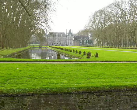 PXL011 Château de Courances, XVIIè s., entouré d'un jardin remarquable.