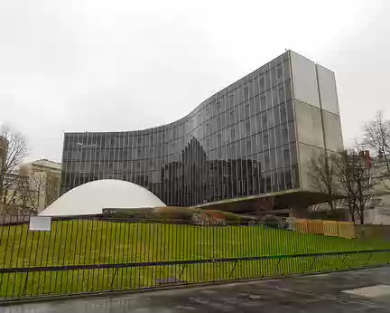 PXL003 Siège du Parti Communiste Français, oeuvre architecturale d'Oscar Niemeyer (1971), place du Colonel Fabien