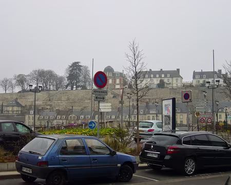 PXL000 Pontoise : Les remparts édifiés au X°siècle