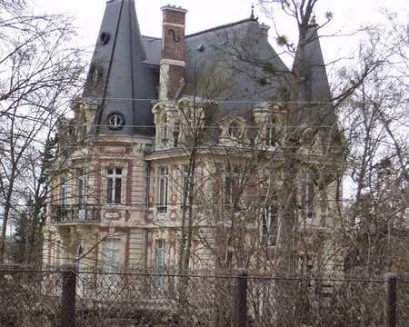 PXL021 Le chateau de Conti à L'Isles d'Adam, entre Parmain et Isles d'Adam