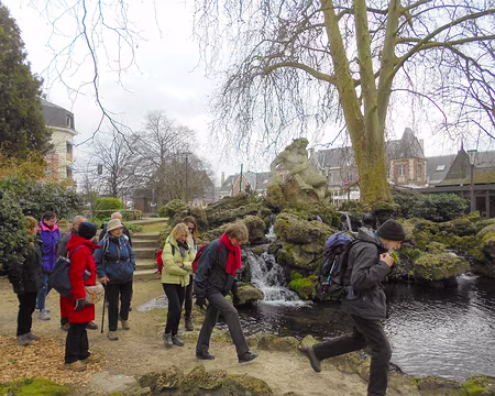 PXL003 Le square de la gare.