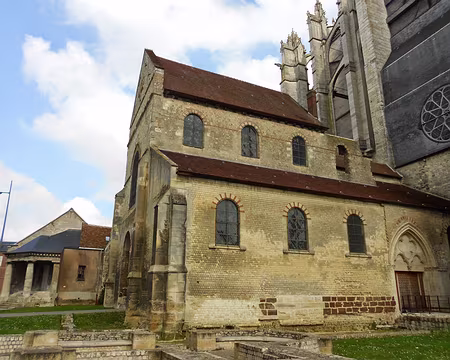 PXL016 L'Eglise Notre-Dame de la Basse-Oeuvre construite au Xè s....