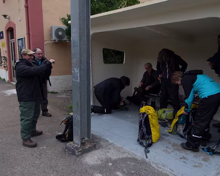 2015_03_21_07h5720 Sortis du train de nuit, nous nous préparons à affronter les intempéries!
