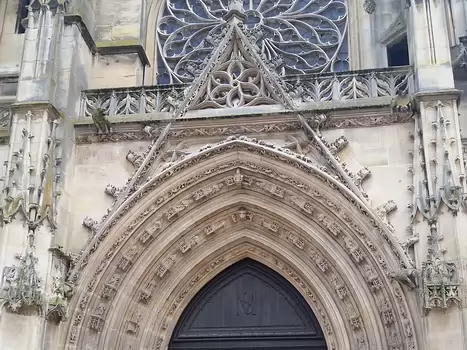 Caroline Caroline P, détail sortie