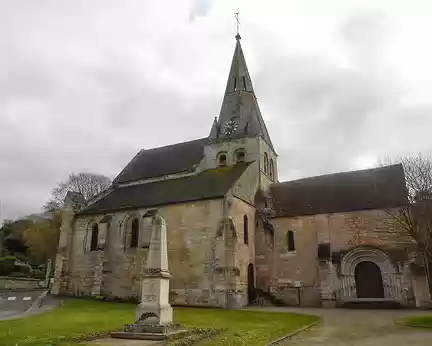 PXL005 Gaillon-sur-Montcient, église Notre-Dame-de-l'Assomption, XIIè s., clocher à flèche octogonale pourvue de 4 pyramidions