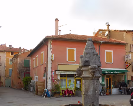 PXL049 La fontaine de Thoard daterait du XIVè s.